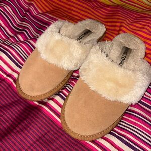 Minnetonka Beige Plush Slippers
